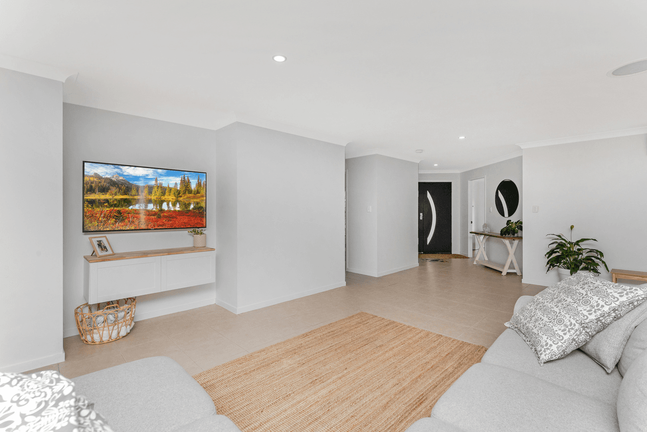 32 Sundew Crescent, UPPER COOMERA, QLD 4209