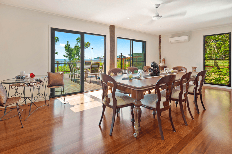 26 Roseric Crescent, HIDEAWAY BAY, QLD 4800