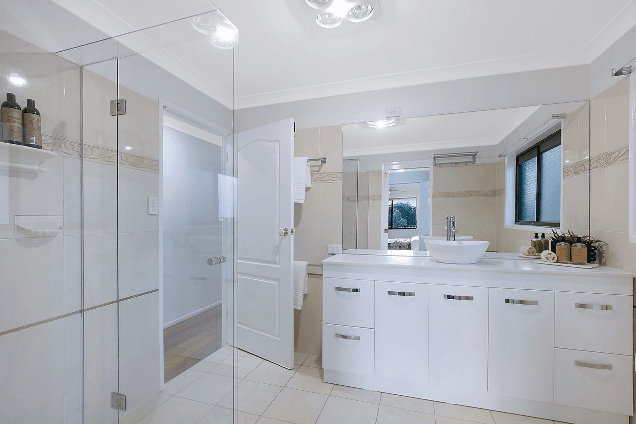 23 Clive Road, BIRKDALE, QLD 4159