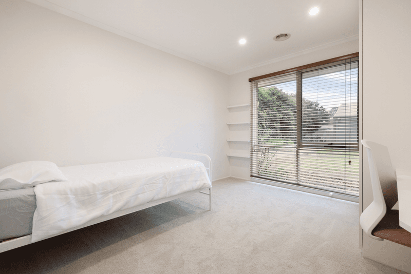 3 Redwood Court, ROMSEY, VIC 3434