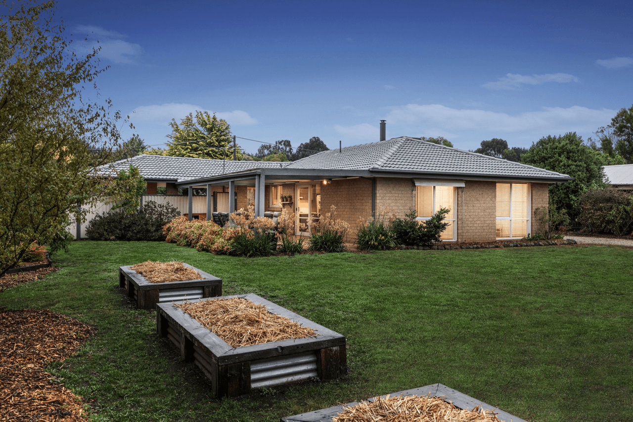 3 Redwood Court, ROMSEY, VIC 3434