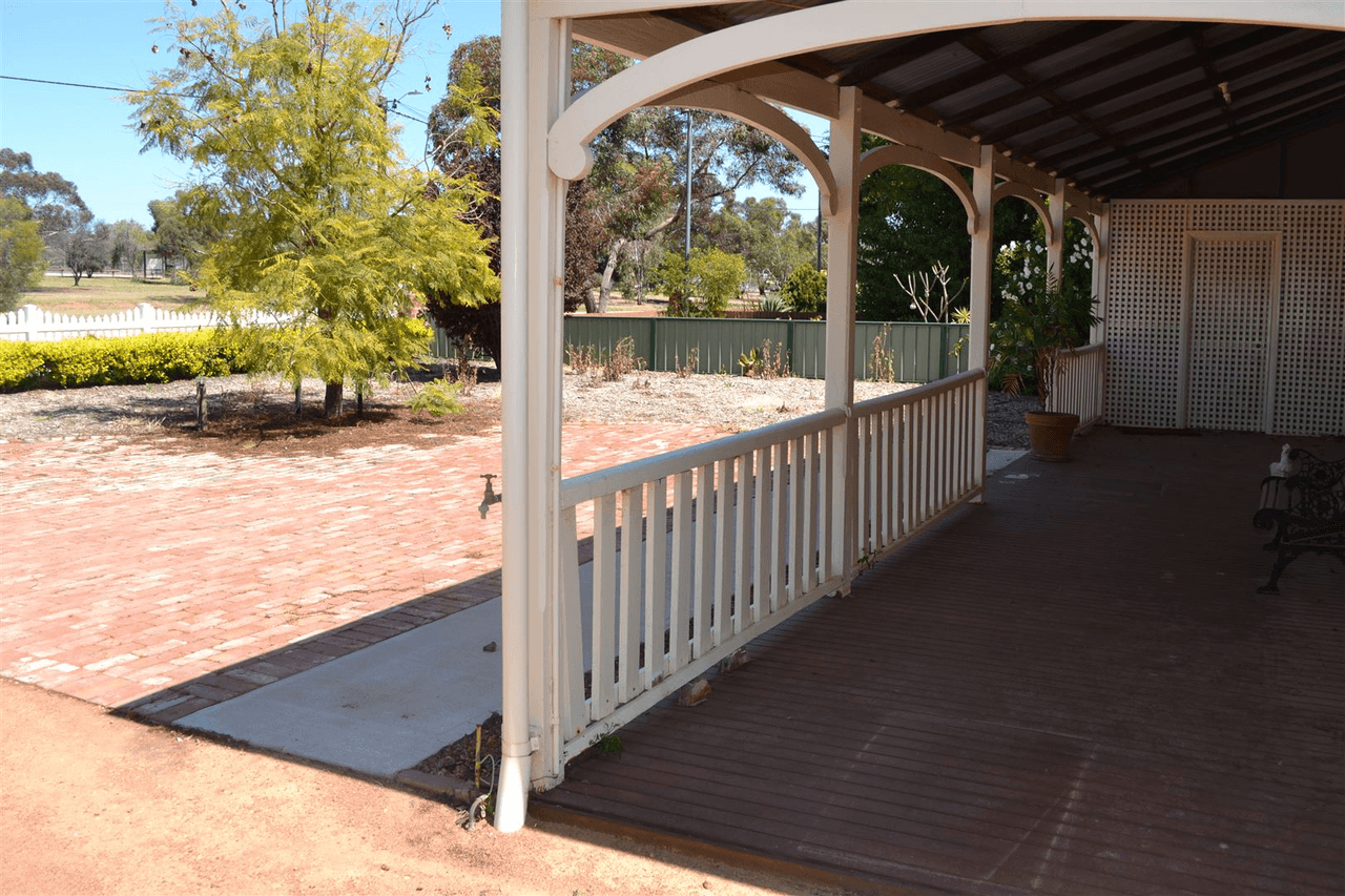 13 Main Street, Cunderdin, WA 6407