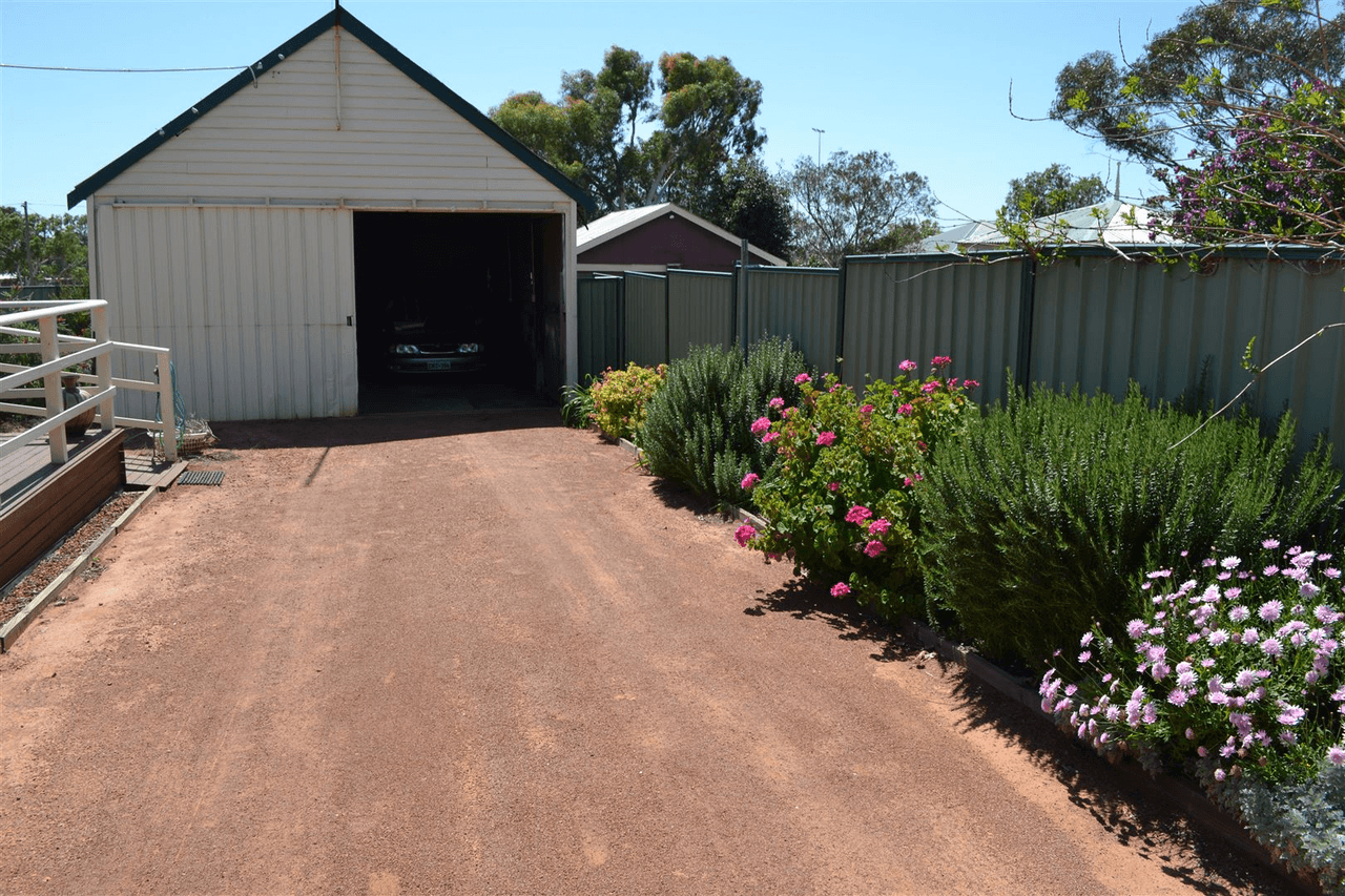 13 Main Street, Cunderdin, WA 6407