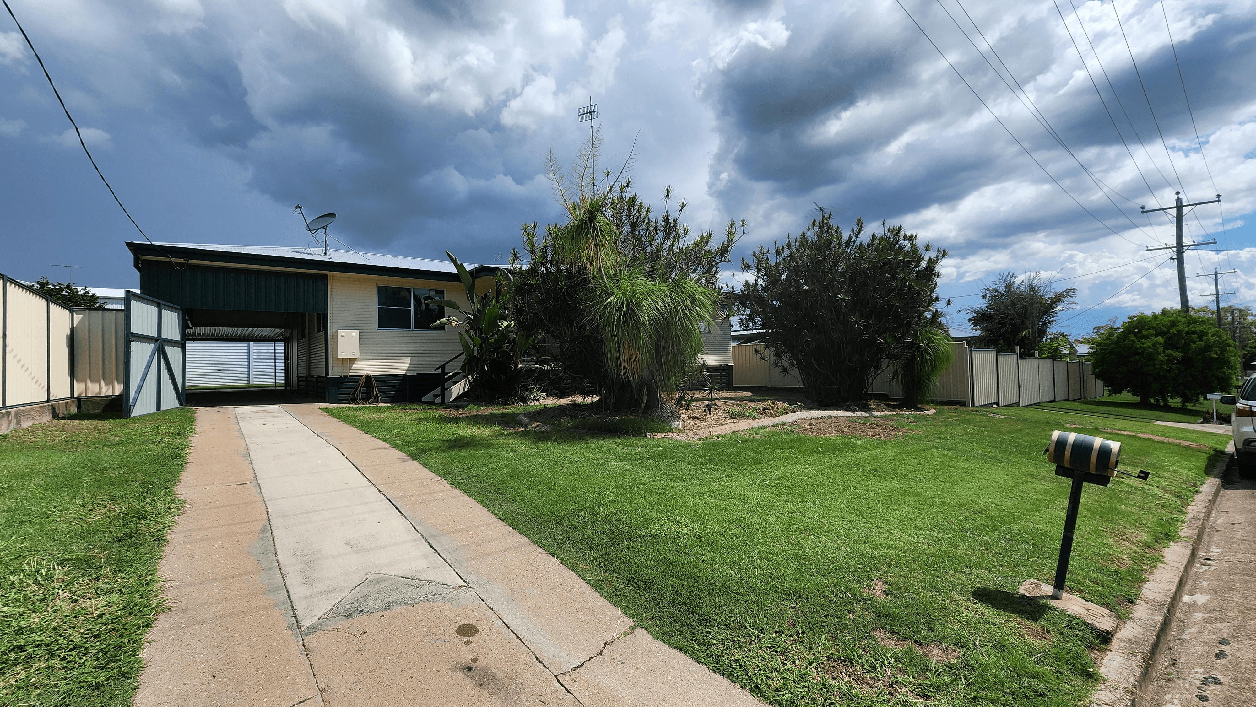 10 Burnham St, Moura, QLD 4718