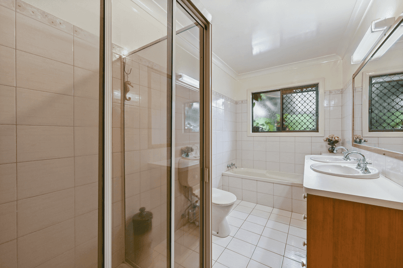 19 Talinga St, Mount Lofty, QLD 4350