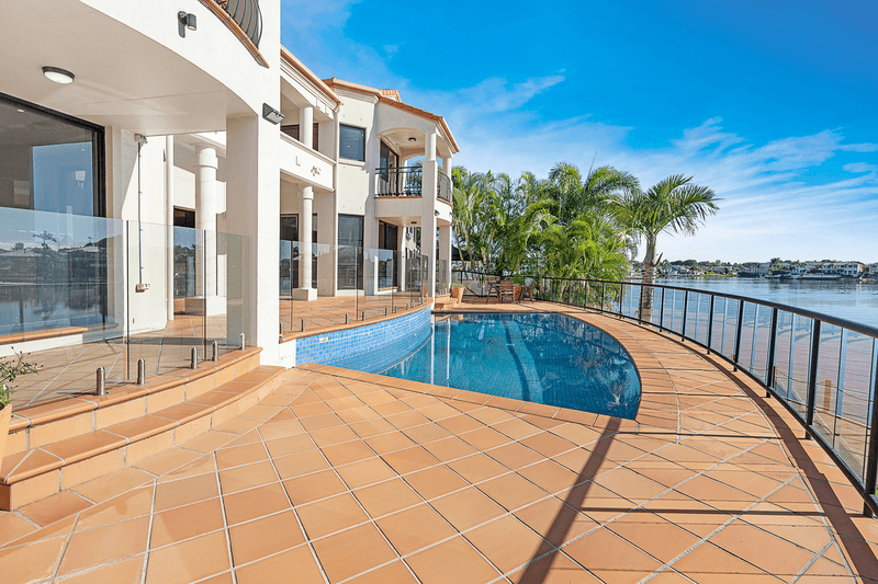 10 Clear Water Bay Avenue, CLEAR ISLAND WATERS, QLD 4226