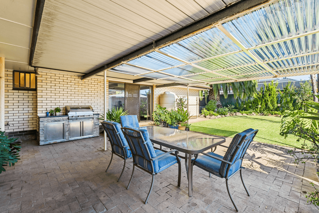 8 Cranborne Crescent, MORPHETT VALE, SA 5162