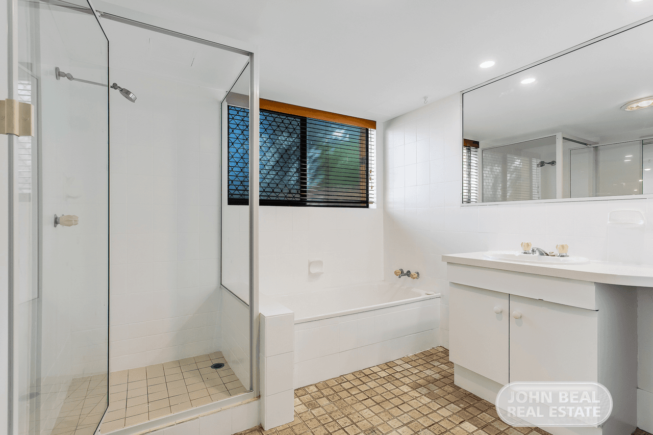 Unit 3/108 Prince Edward Pde, Scarborough, QLD 4020