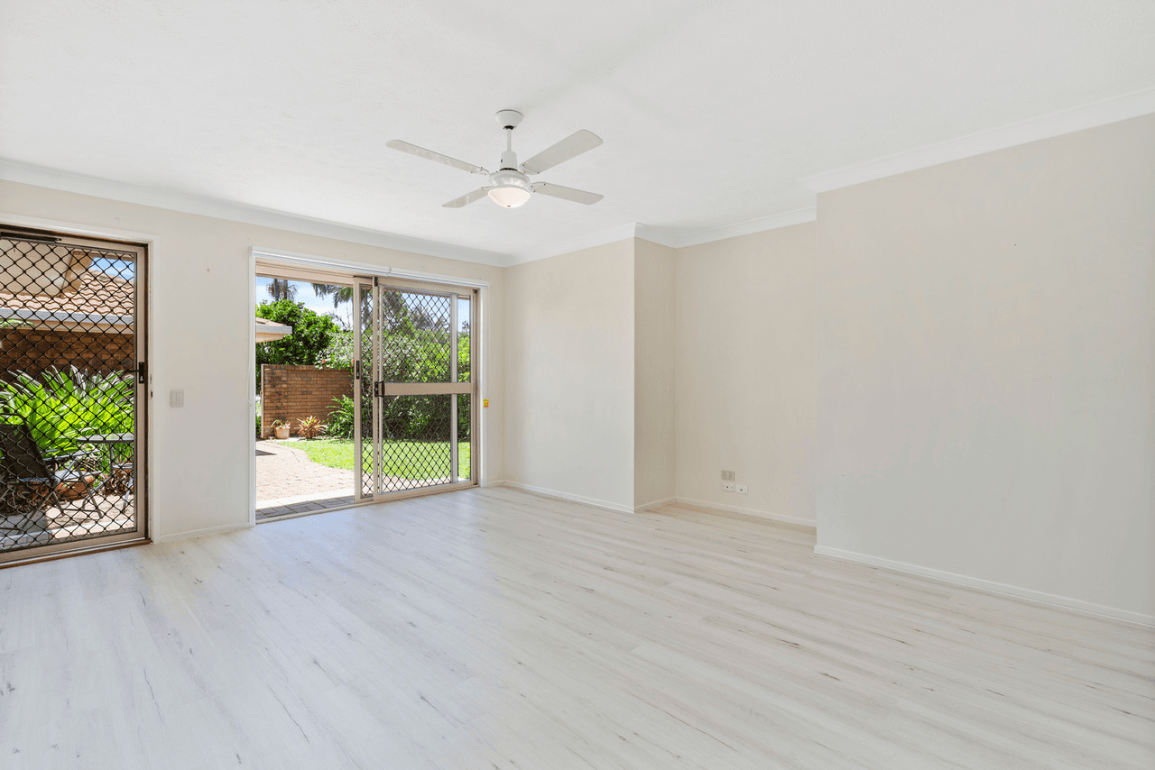 1/7 Chipwood Close, BURLEIGH WATERS, QLD 4220