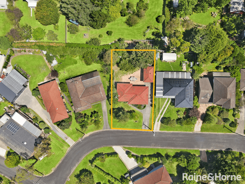 22 Lennox Crescent, MOSS VALE, NSW 2577