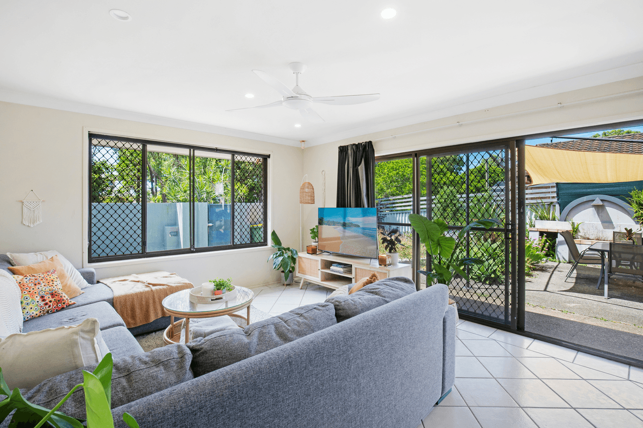 95 Cypress Drive, BROADBEACH WATERS, QLD 4218