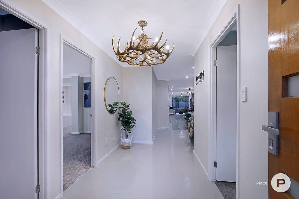 81 Kenilworth Place, Carindale, QLD 4152