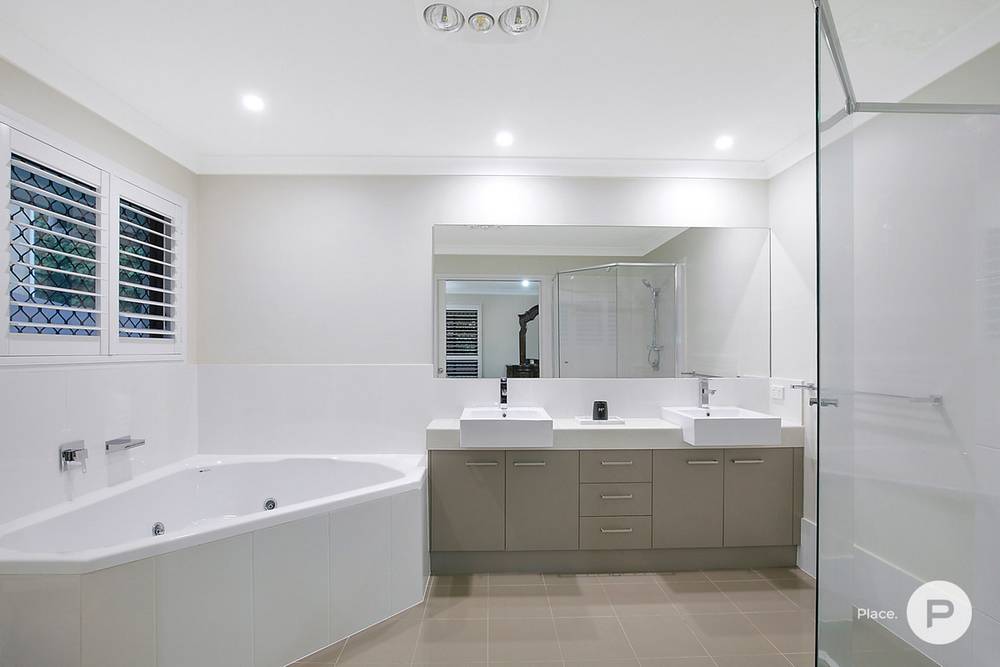 81 Kenilworth Place, Carindale, QLD 4152