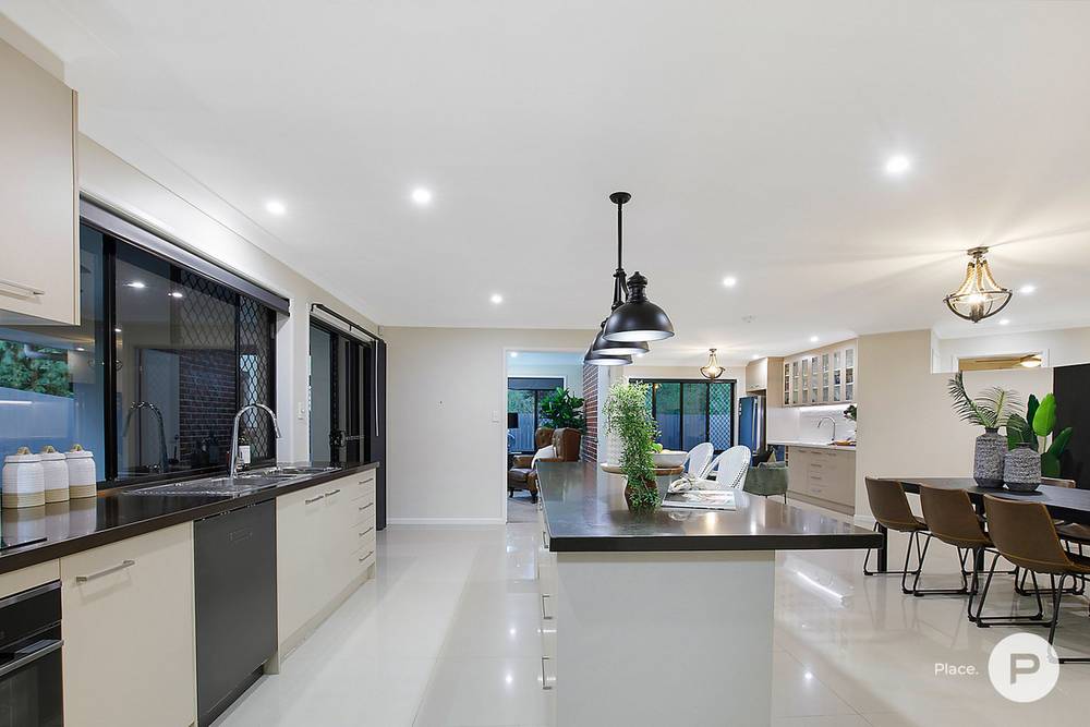 81 Kenilworth Place, Carindale, QLD 4152