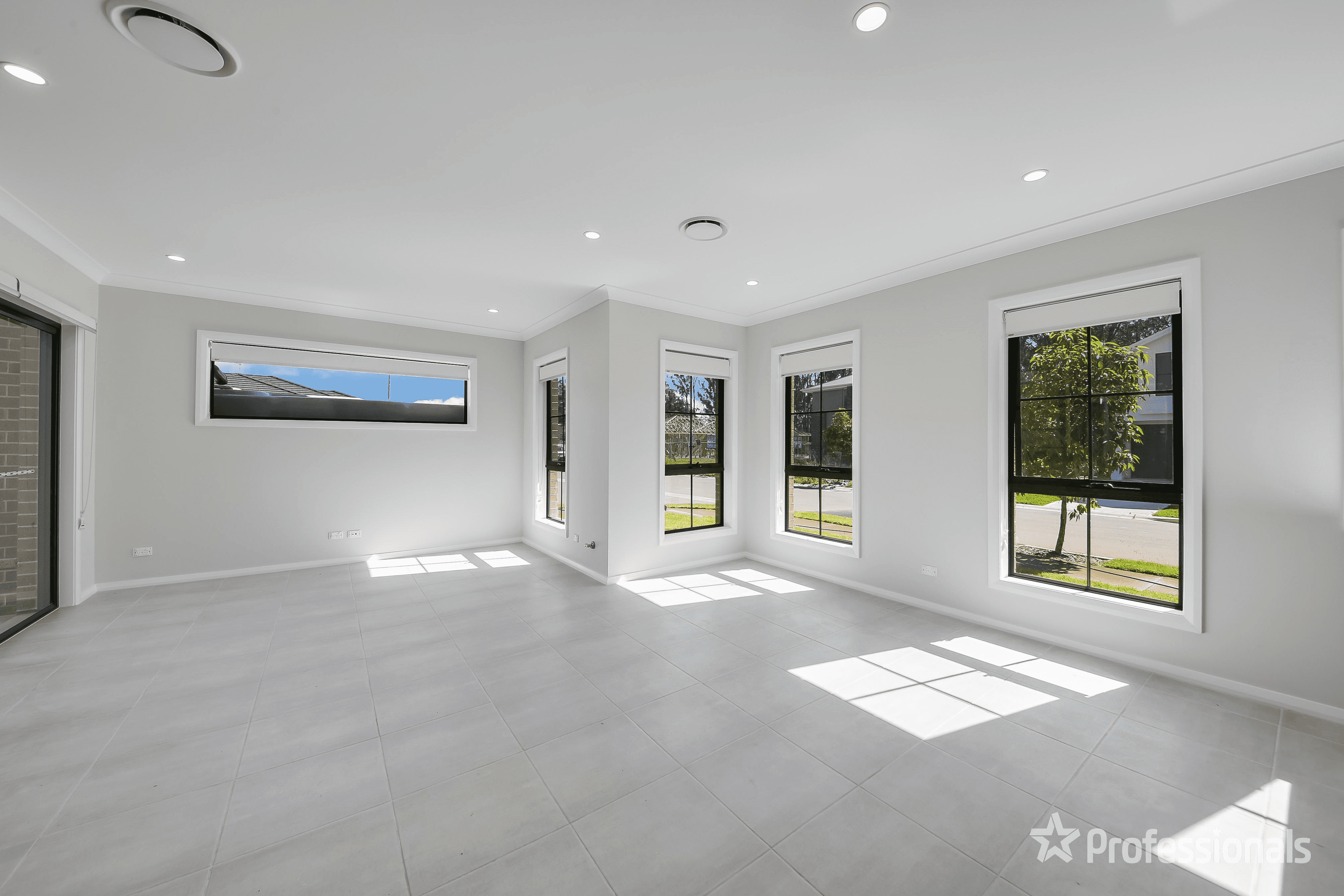 32 Burton Drive, TAHMOOR, NSW 2573