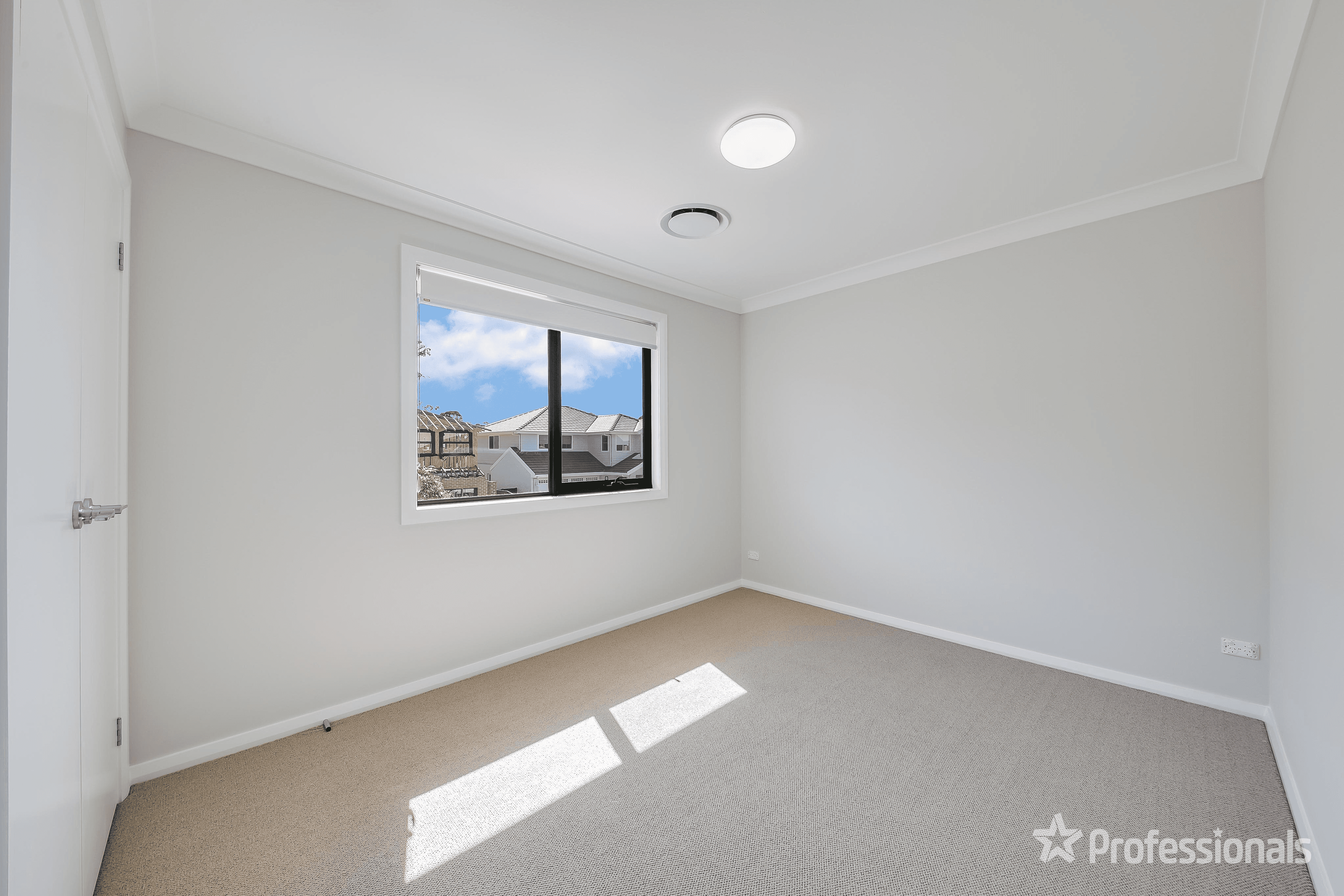 32 Burton Drive, TAHMOOR, NSW 2573