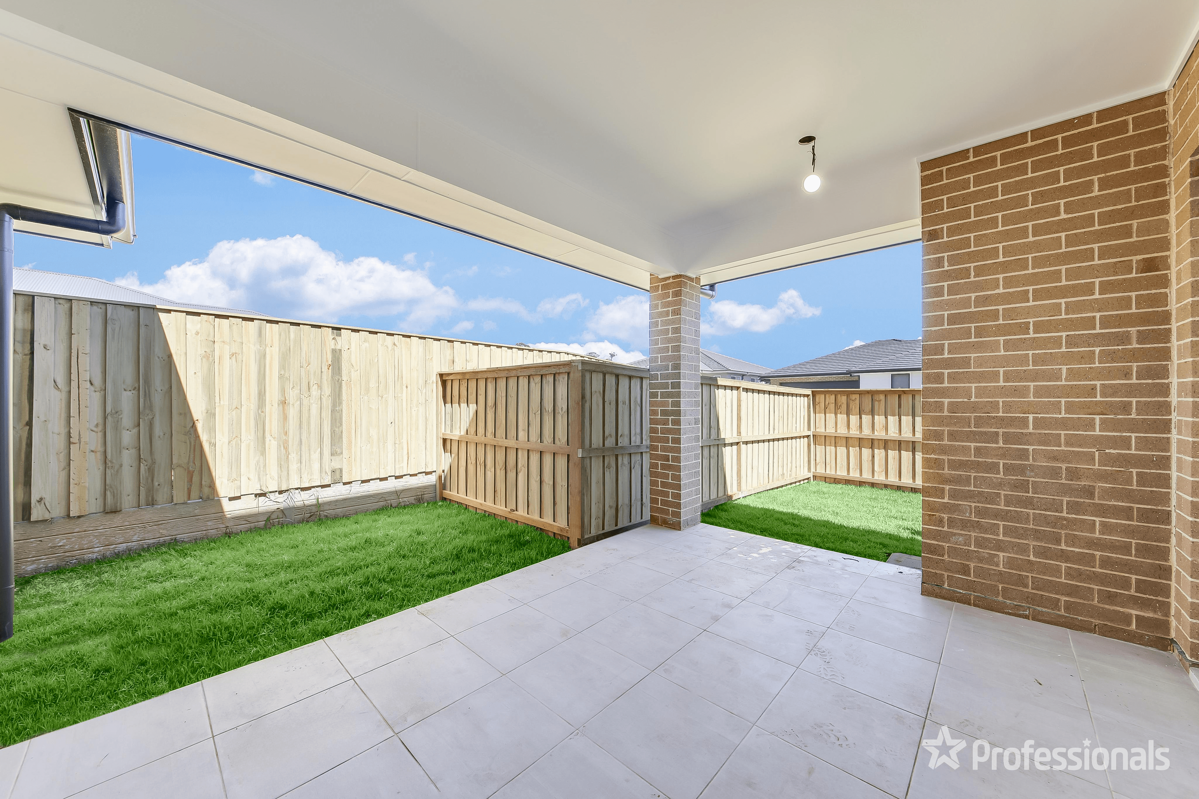 32 Burton Drive, TAHMOOR, NSW 2573