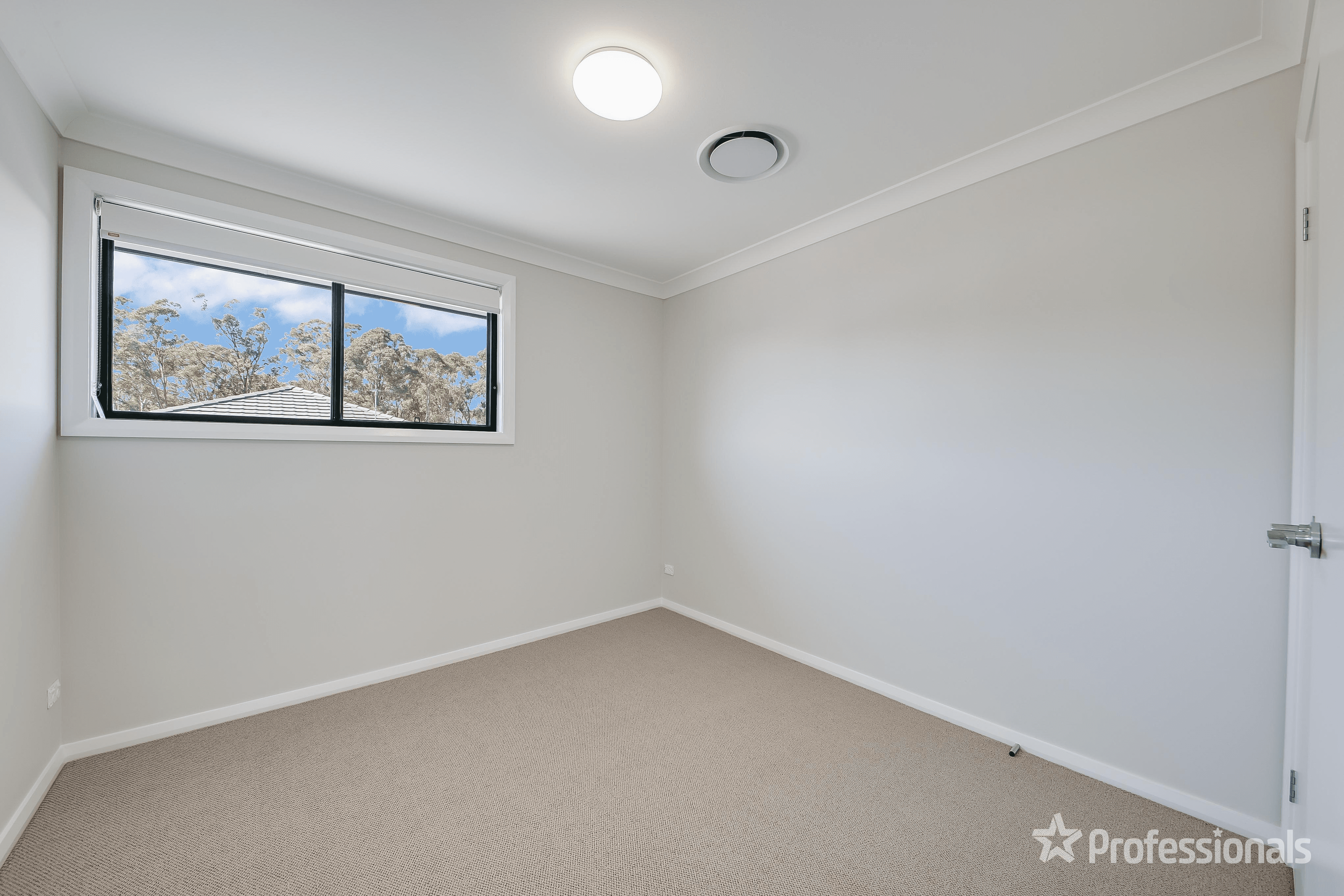 32 Burton Drive, TAHMOOR, NSW 2573