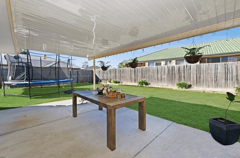 39 Golden Penda Drive, FLAGSTONE, QLD 4280