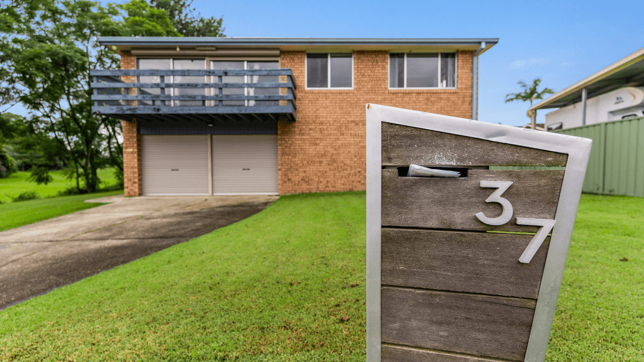 37 Bayview Crescent, TAREE, NSW 2430