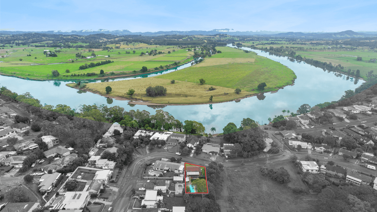 37 Bayview Crescent, TAREE, NSW 2430