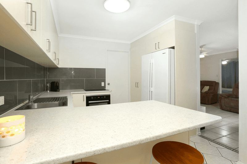 2/3 Cinema Street, Oxenford, QLD 4210