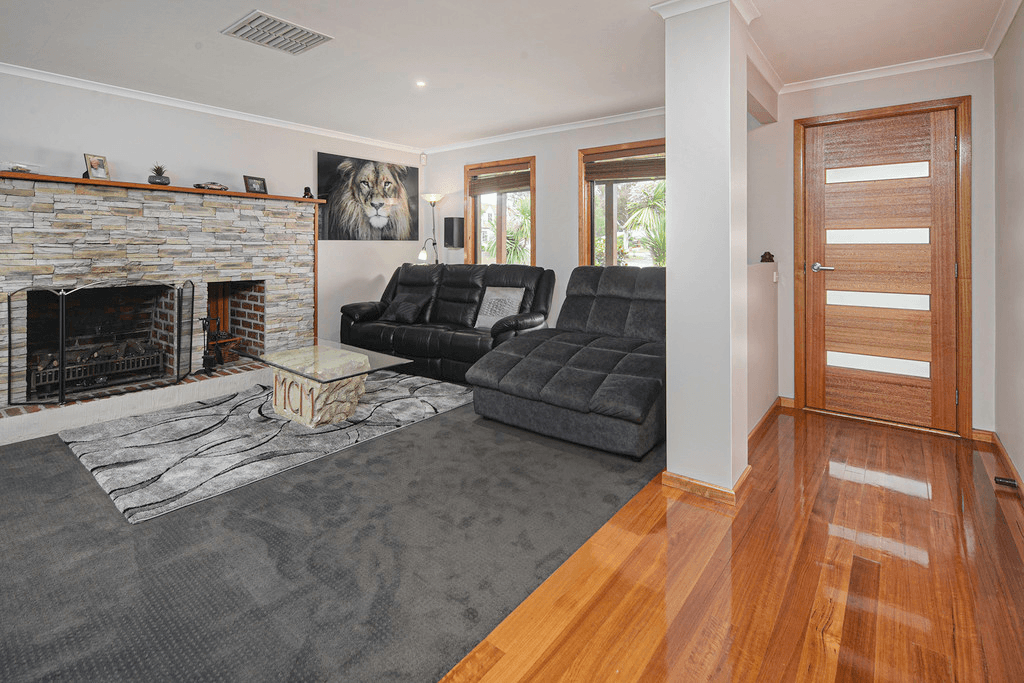 31 Flame Robin Drive, LANGWARRIN, VIC 3910