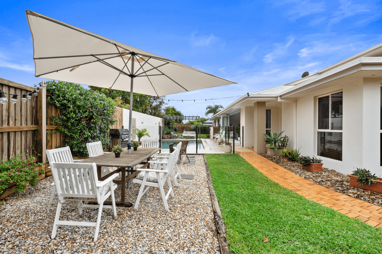 11 Lowe Circuit, REDLAND BAY, QLD 4165