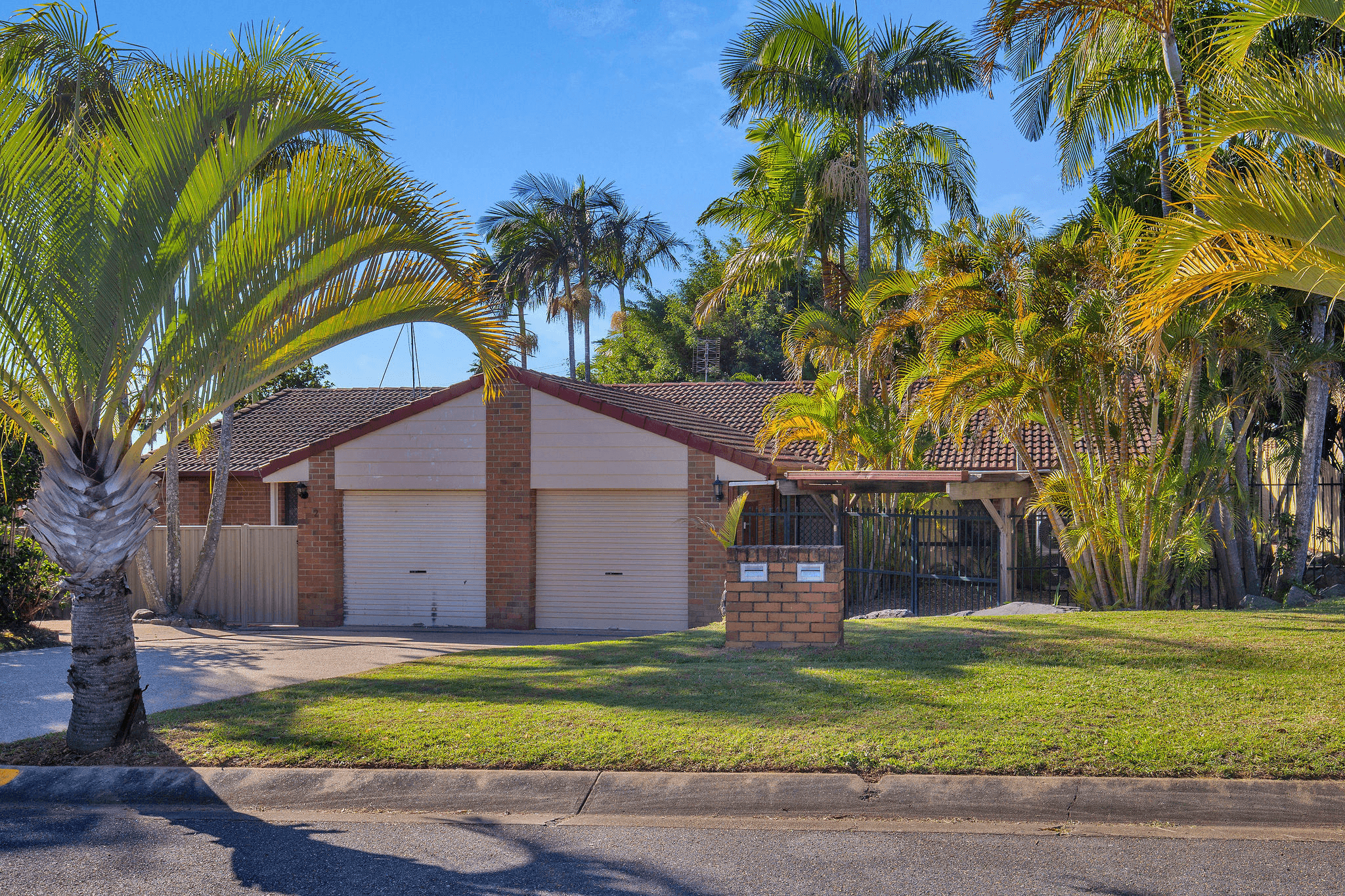 1/2 Callistemon Court, ARUNDEL, QLD 4214