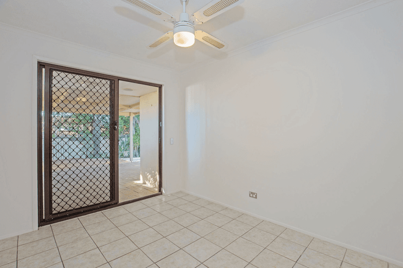 1/2 Callistemon Court, ARUNDEL, QLD 4214