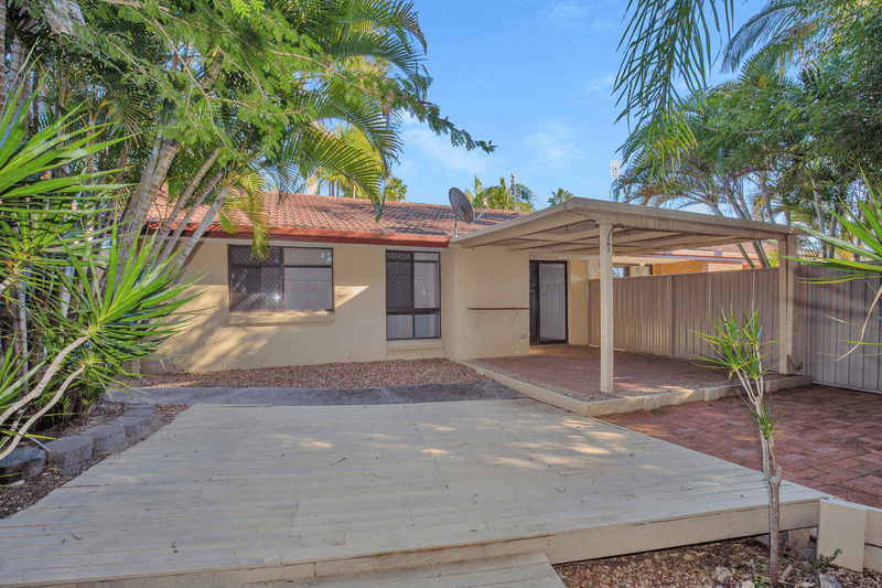 1/2 Callistemon Court, ARUNDEL, QLD 4214