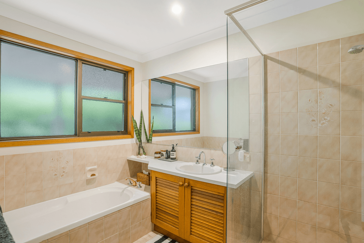 19 Yamble Drive, OCEAN SHORES, NSW 2483