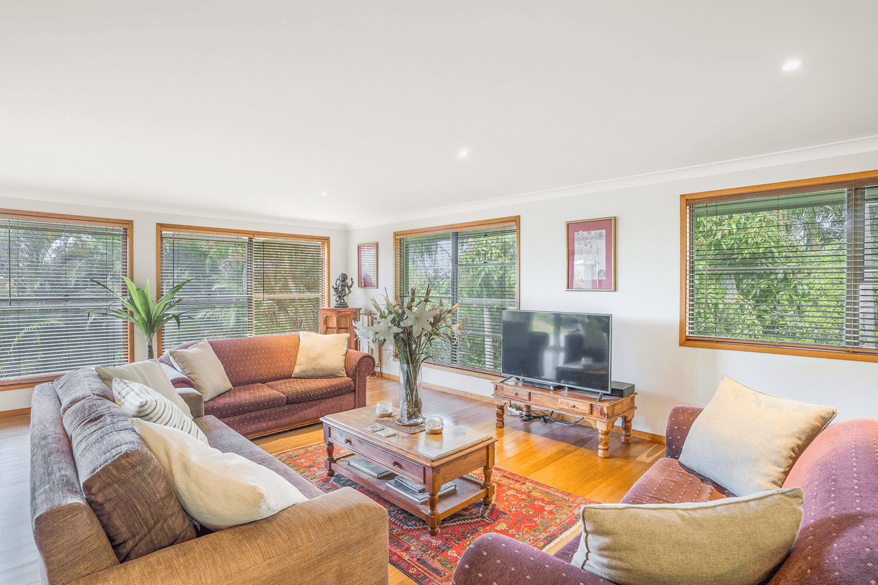 19 Yamble Drive, OCEAN SHORES, NSW 2483