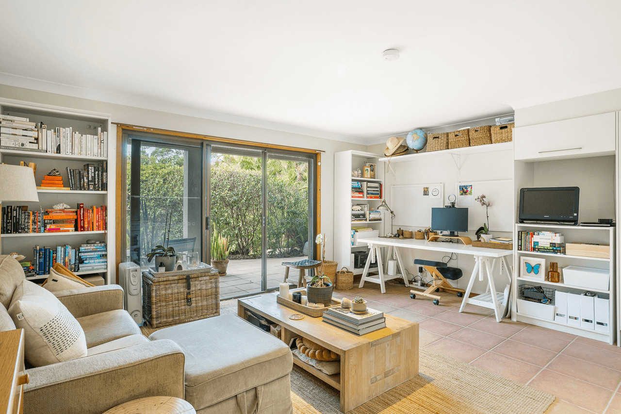 19 Yamble Drive, OCEAN SHORES, NSW 2483