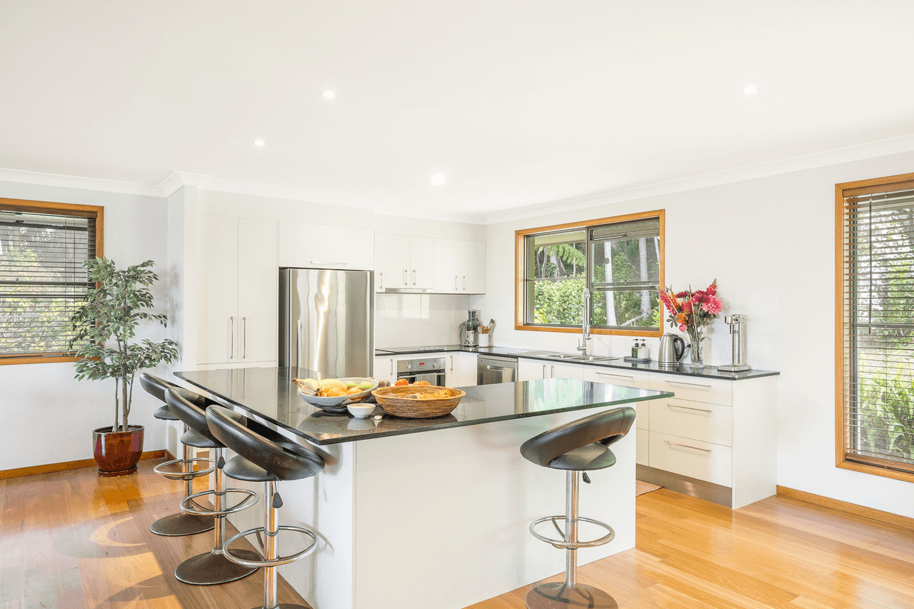 19 Yamble Drive, OCEAN SHORES, NSW 2483