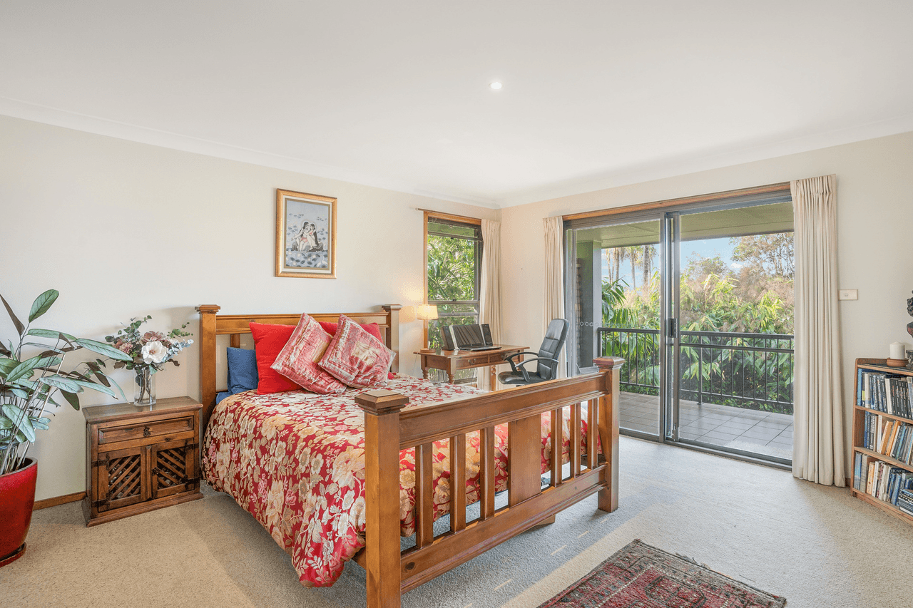 19 Yamble Drive, OCEAN SHORES, NSW 2483