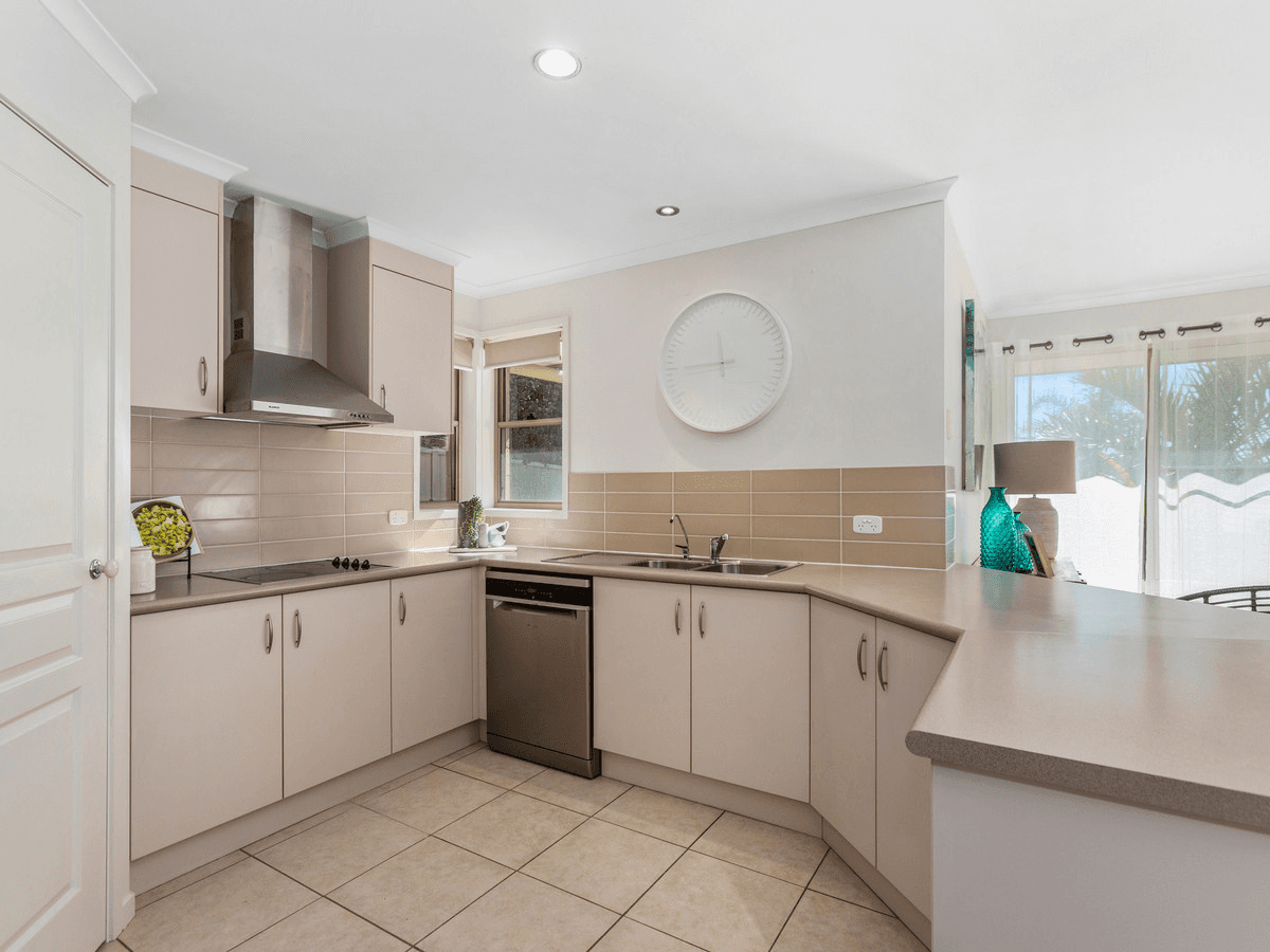 32 Newcastle Drive, Pottsville, NSW 2489