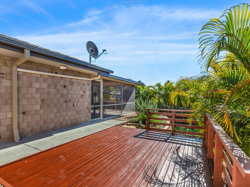 32 Newcastle Drive, Pottsville, NSW 2489