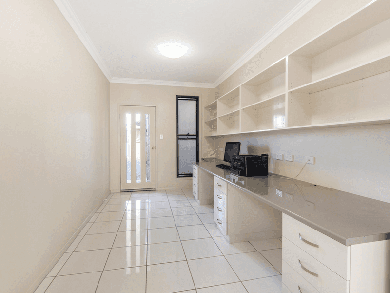 82 Kensington Drive, Flinders View, QLD 4305