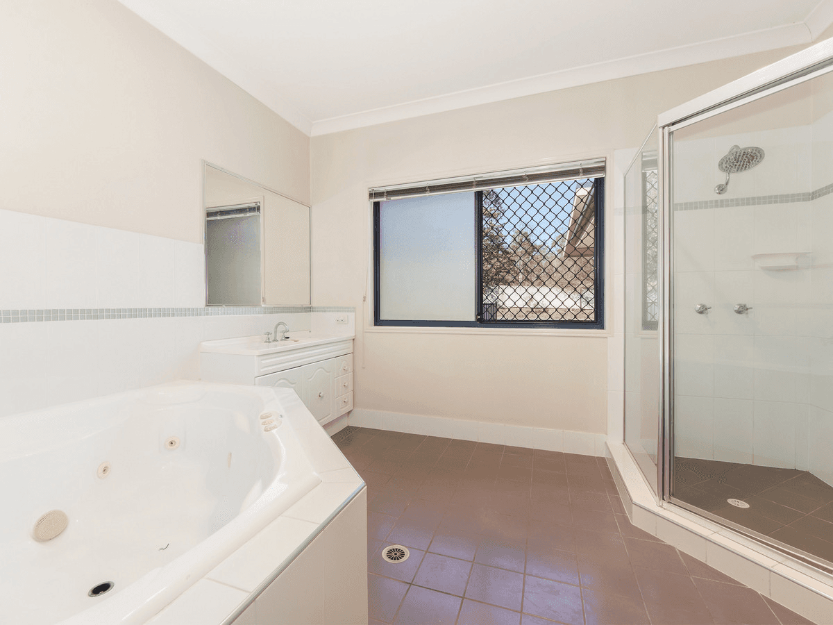 82 Kensington Drive, Flinders View, QLD 4305