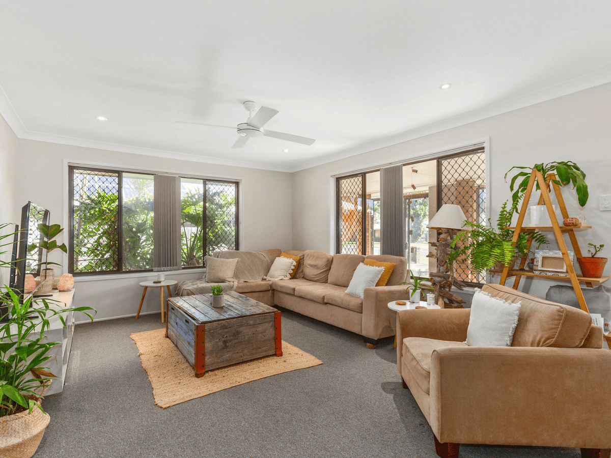 1/2 Andrew Avenue, Pottsville, NSW 2489