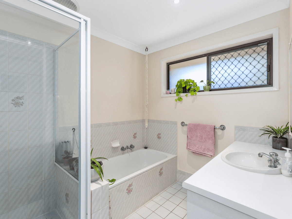 1/2 Andrew Avenue, Pottsville, NSW 2489