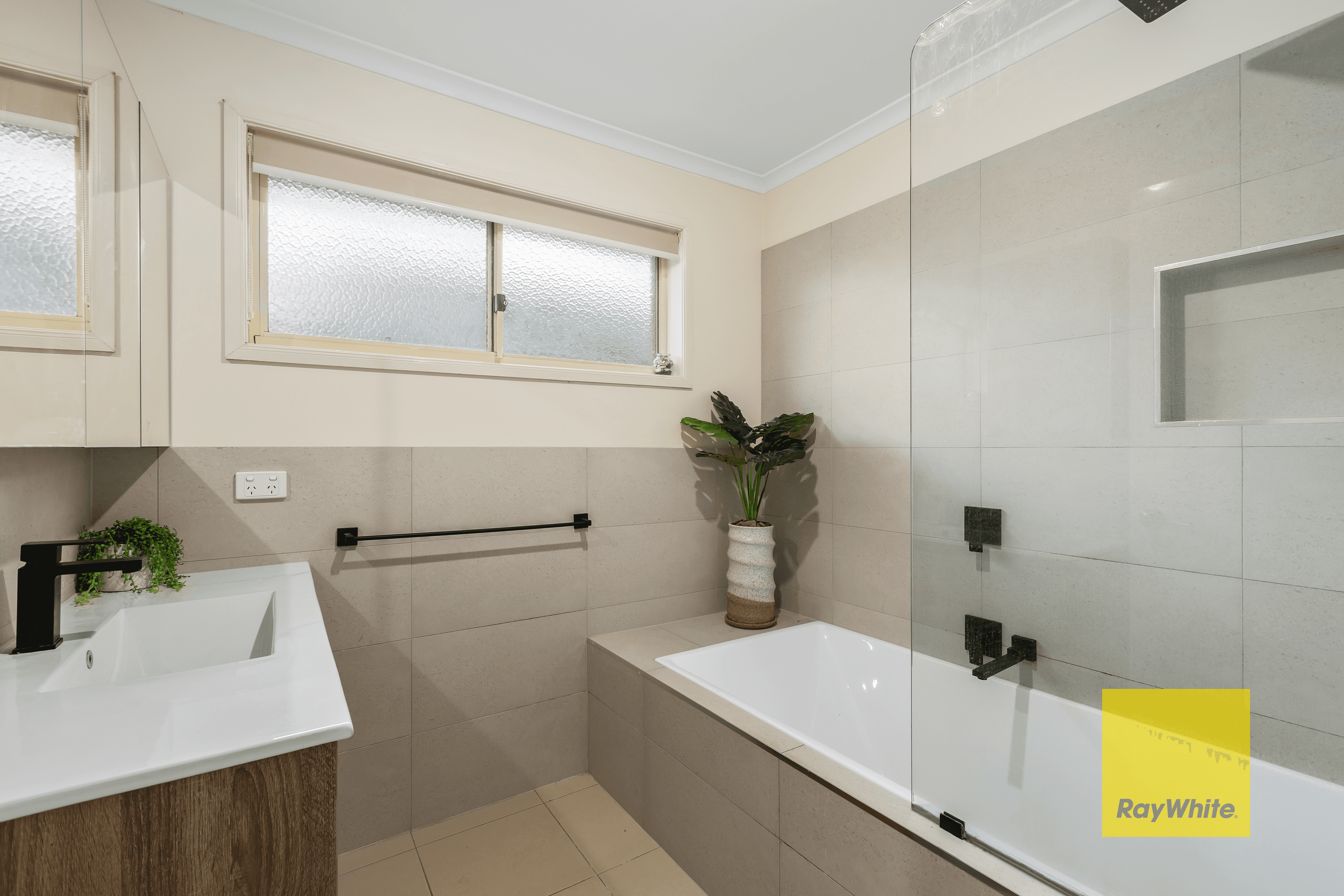 34 Lansbury Crescent, HIGHTON, VIC 3216