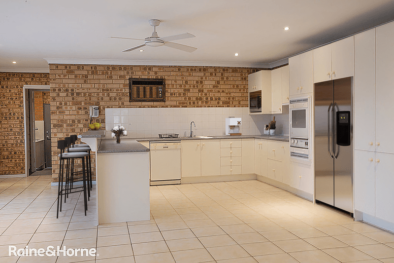 29 Red house Cres, MCGRATHS HILL, NSW 2756