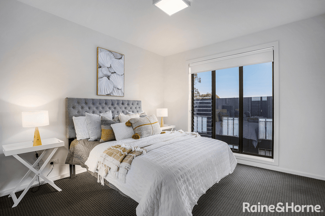 215/8 YARRA BING Crescent, BURWOOD, VIC 3125