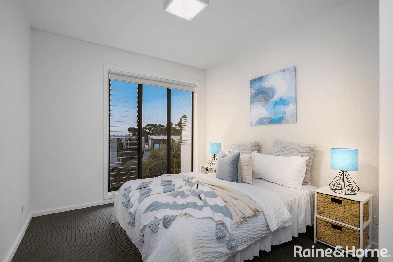 215/8 YARRA BING Crescent, BURWOOD, VIC 3125