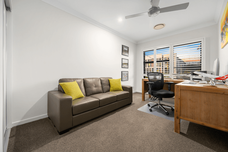 2/54 Milton Avenue, PARADISE POINT, QLD 4216