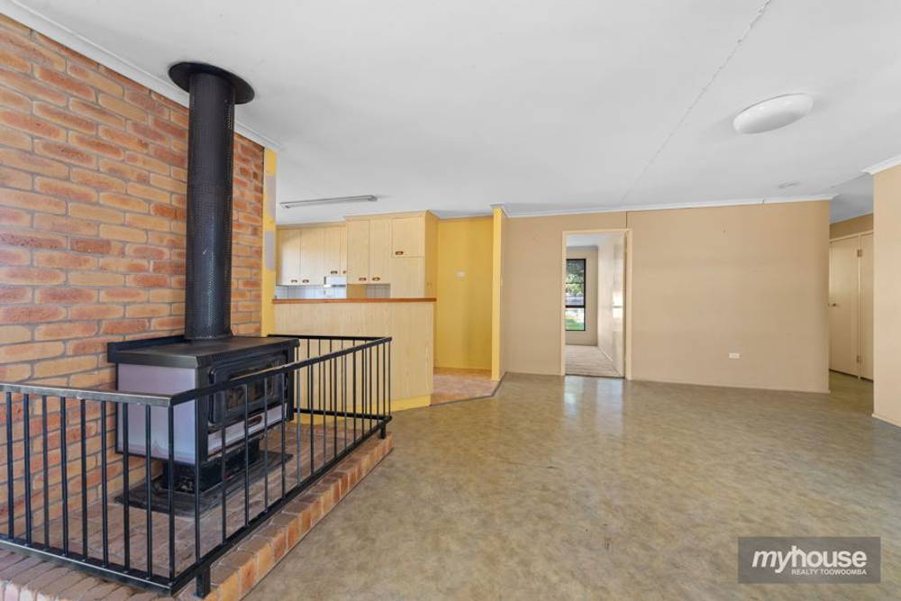 32 Mansel Drive, GOWRIE JUNCTION, QLD 4352