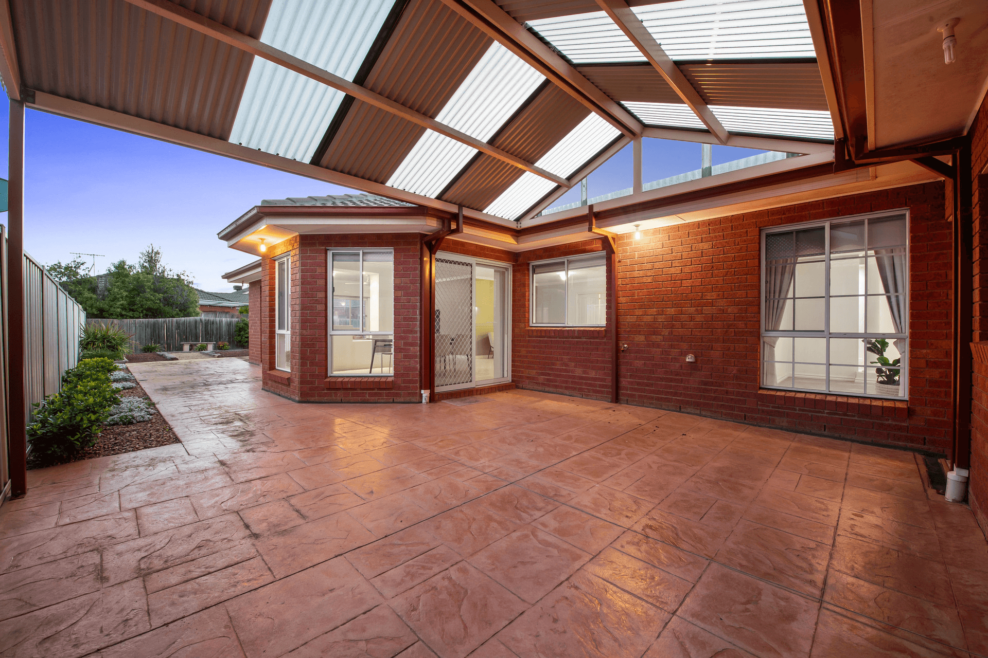 67 Jindabyne Avenue, Taylors Hill, VIC 3037