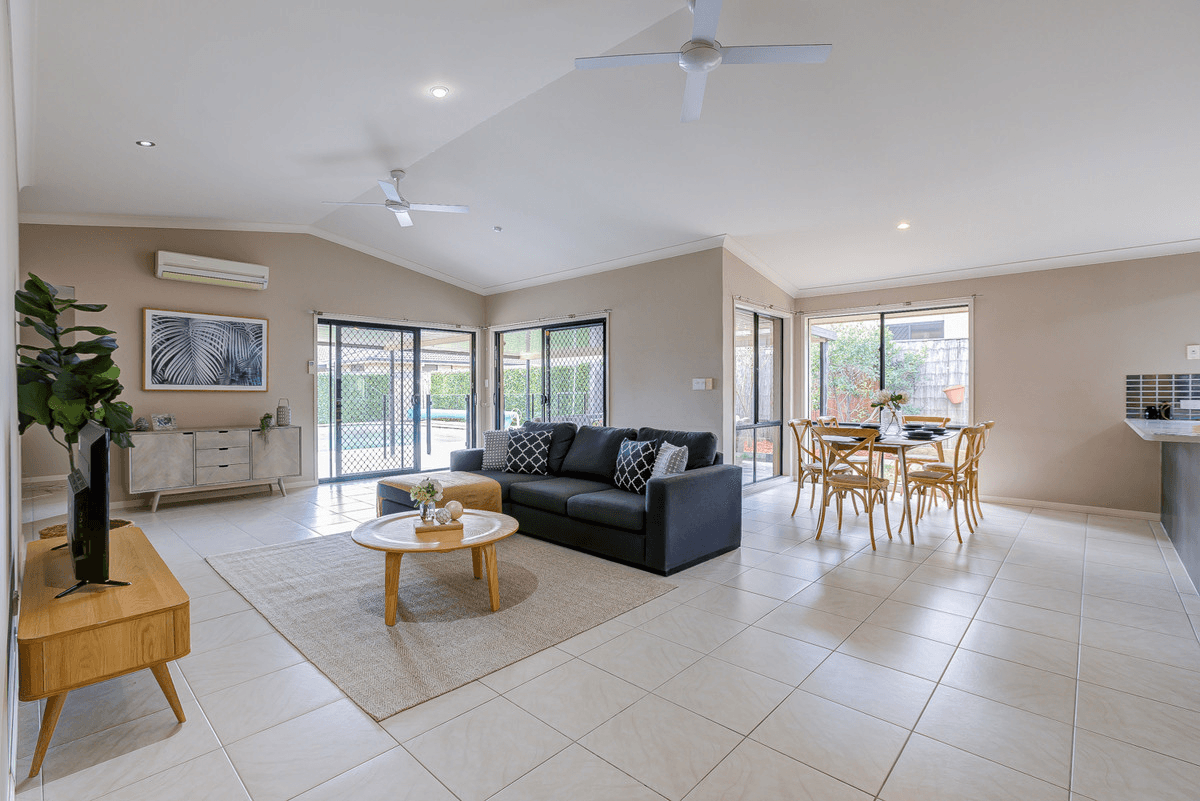21 Beaumont Crescent, Pacific Pines, QLD 4211